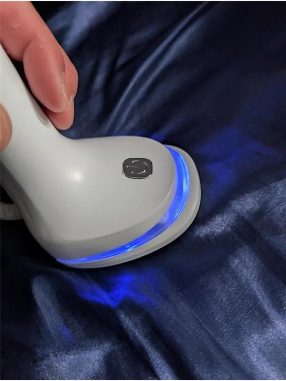 Foldable Handheld Garment Steamer - 1100 Watts of Powerful Steam - Dual Voltage